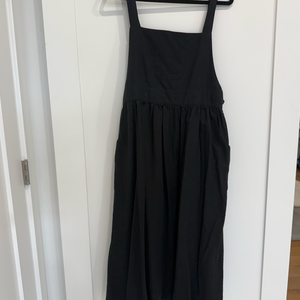 Chic Black Midi Dress